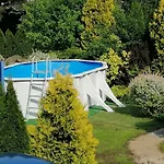 Ubytování v soukromí Wieczorek Goscinne Caloroczne Jacuzzi Ogrodowe *