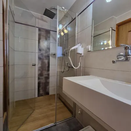 Wieczorek Goscinne Caloroczne Jacuzzi Ogrodowe Homestay szállás *