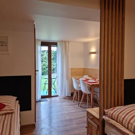 Wieczorek Goscinne Caloroczne Jacuzzi Ogrodowe Homestay szállás *