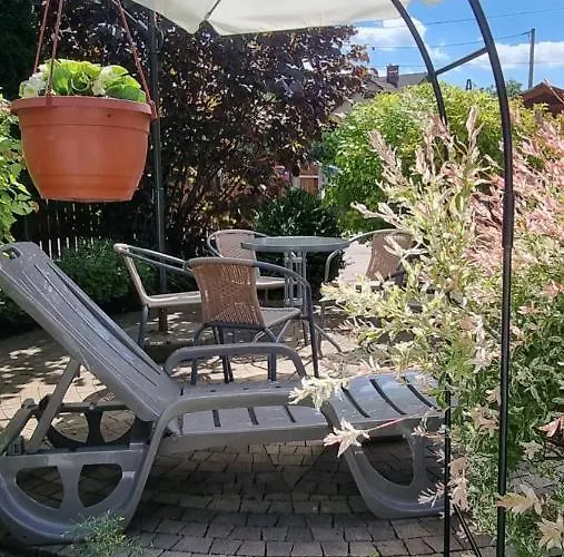 Wieczorek Goscinne Caloroczne Jacuzzi Ogrodowe Ubytování v soukromí