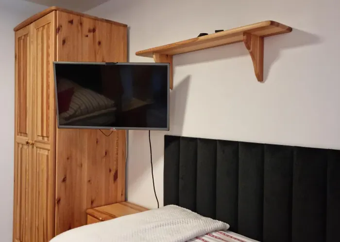 Ubytování v soukromí Wieczorek Goscinne Caloroczne Jacuzzi Ogrodowe *