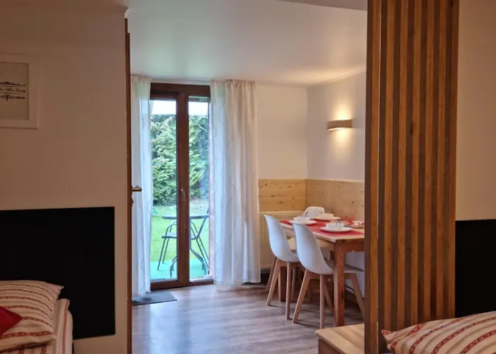 Wieczorek Goscinne Caloroczne Jacuzzi Ogrodowe Homestay szállás *